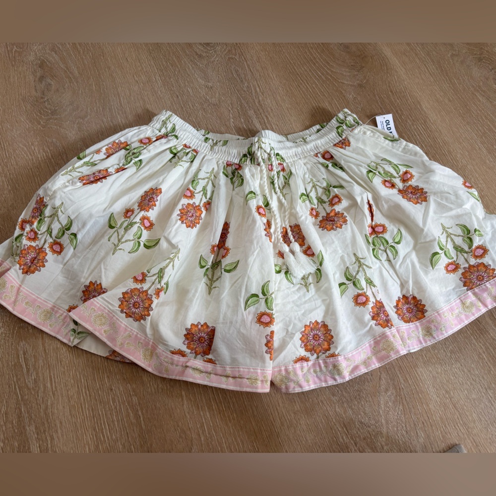 Old Navy Women’s floral Skort size M NWT